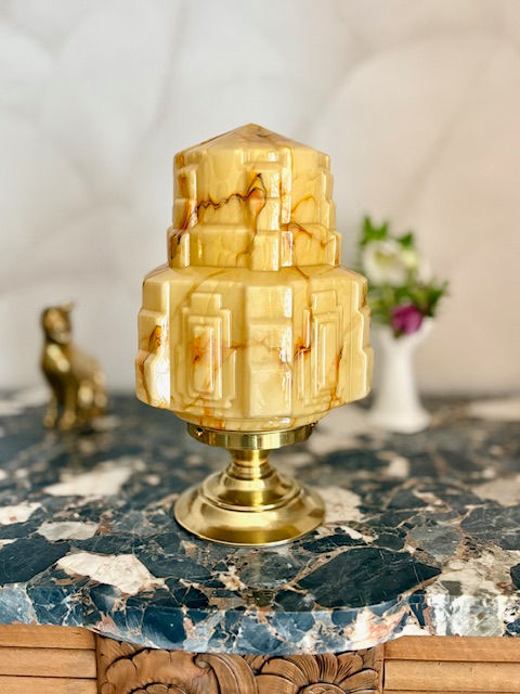 Miniature : Lampe art déco gratte-ciel en opaline marbrée jaune