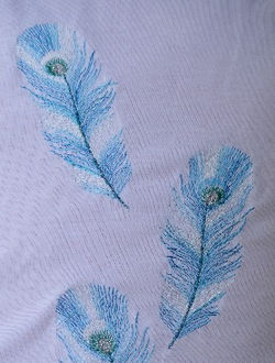 Ricamo con filo metallico