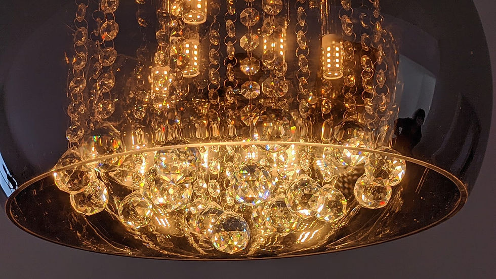 Lindo Lustre da mesa de jantar.