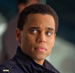 Flickr - Almost Human. saison 1. jan. 13th 2015. 23h35 (22:35 gmt).png