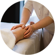 Cliente recebendo massagem relaxante