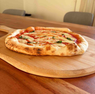 Pizza auf BRett