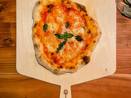 Pizza mit dem Pizzastein im Backofen - mit diesen Tipps klappts