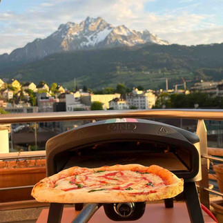 Gino Modena ofen mit pizza