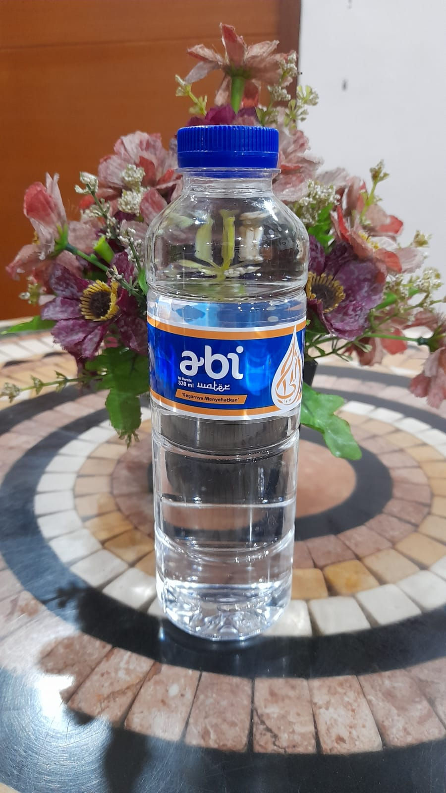 Melepas Dahaga, Menuai Pahala Program Air Kemasan Gratis "ABI Water" Masjid Abu Bakar Ash-Shiddiq Otista