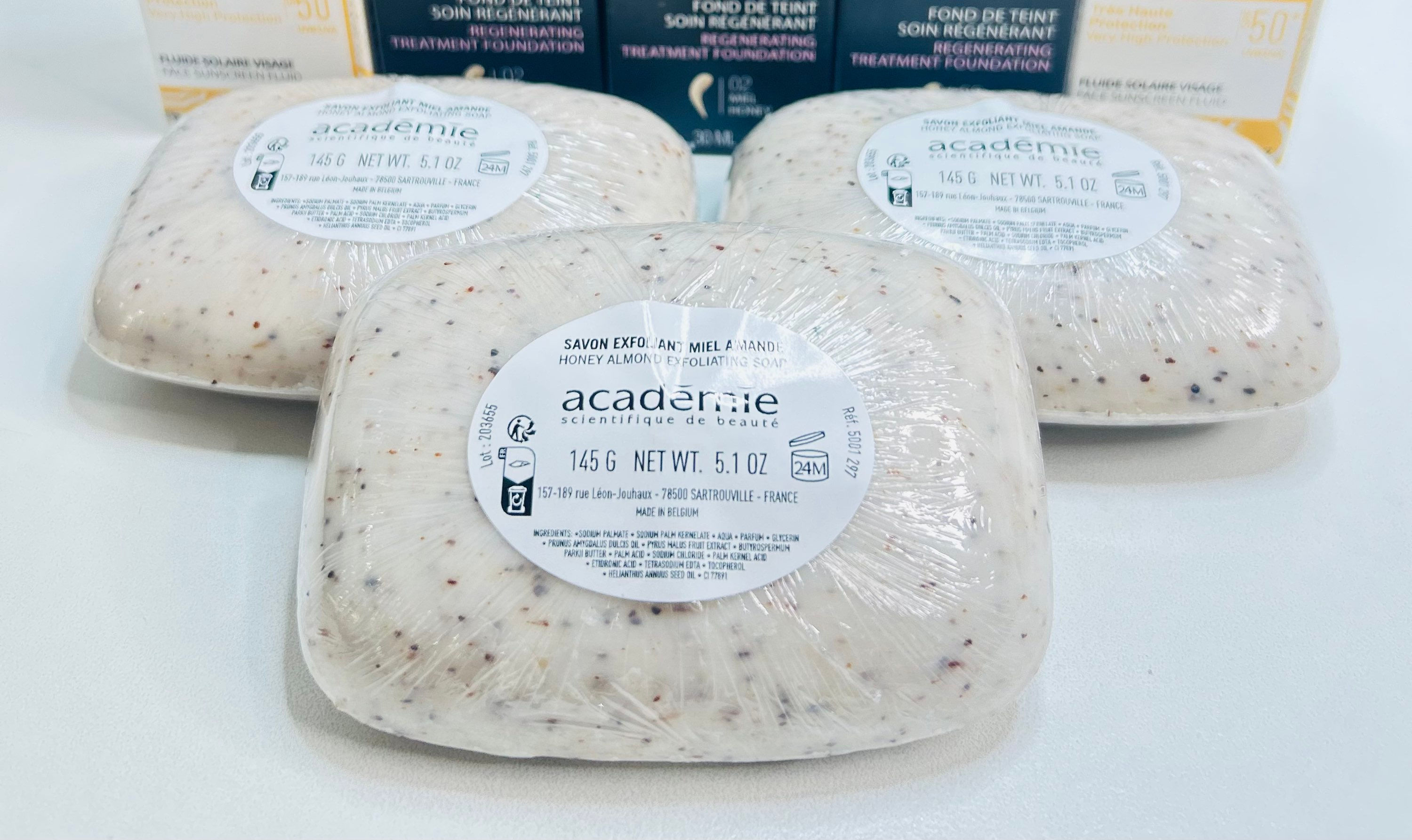 Académie Мило-ексфоліант з медом і мигдалем 145 g