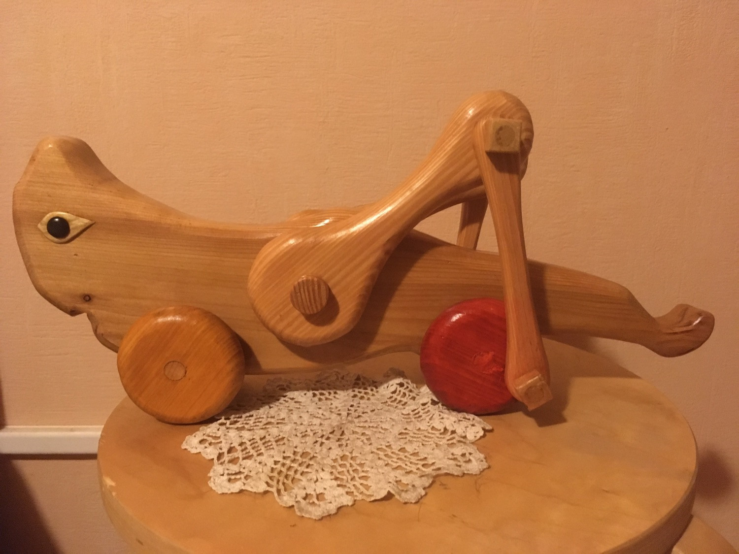 Sauterelle en bois 