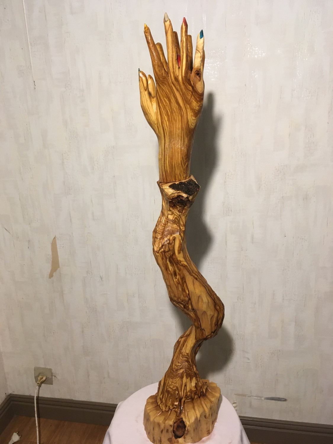 Spirale ,main de femme et d’homme avec un cœur  en bois d’olivier de 93 cm de ha