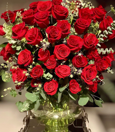 Magnificent Roses | Orchids Fresh Flower - Woodland Hills flower delivery