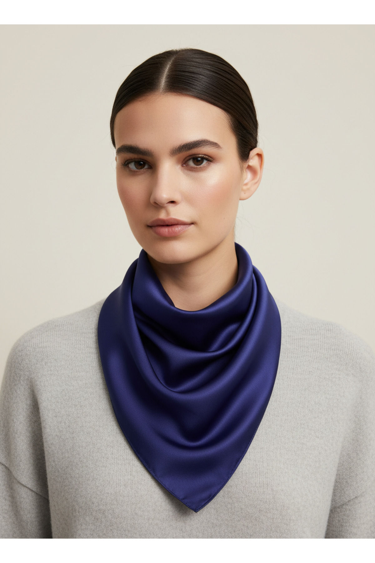 Lacivert Düz Saten Fular 70x70 cm – Premium Şık Kare Eşarp