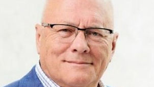 A kormány gőgös volt, és most szerencsétlenkedik