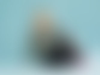 Minna Haapasalo istuu maassa