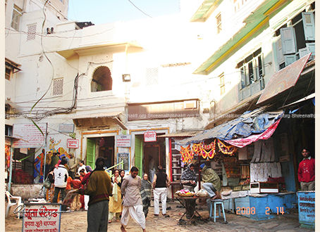 Shreeji gives us Hukum to come play Holi with Him at His Haveli on Valentine’s Day