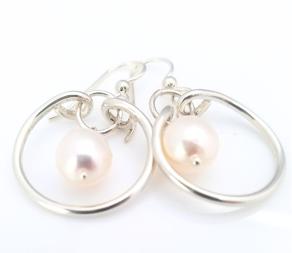 Nancy - Freshwater Pearl Earrings