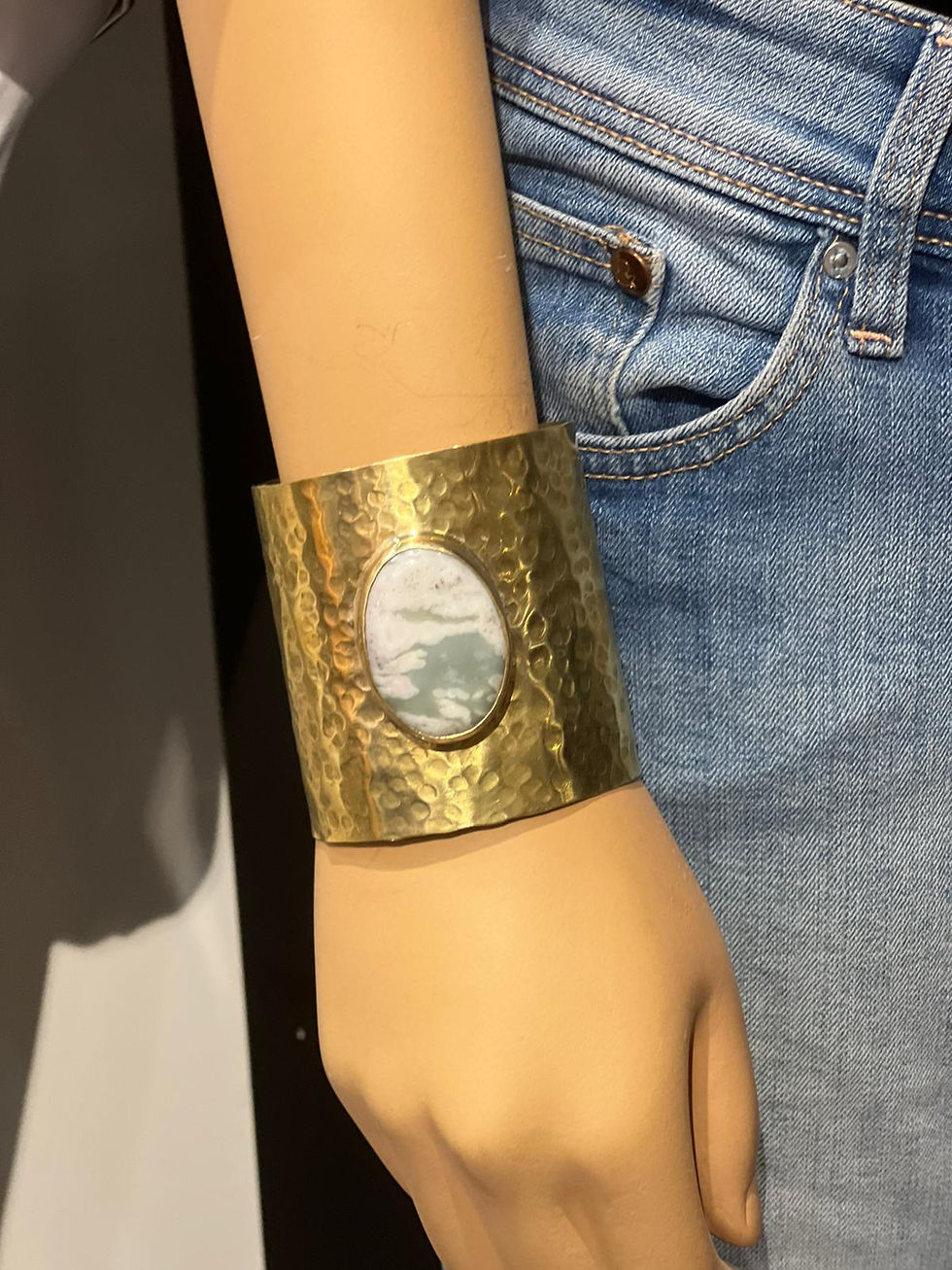 Miniature : Bracelet En Laiton Long Serti De Pierre Massai