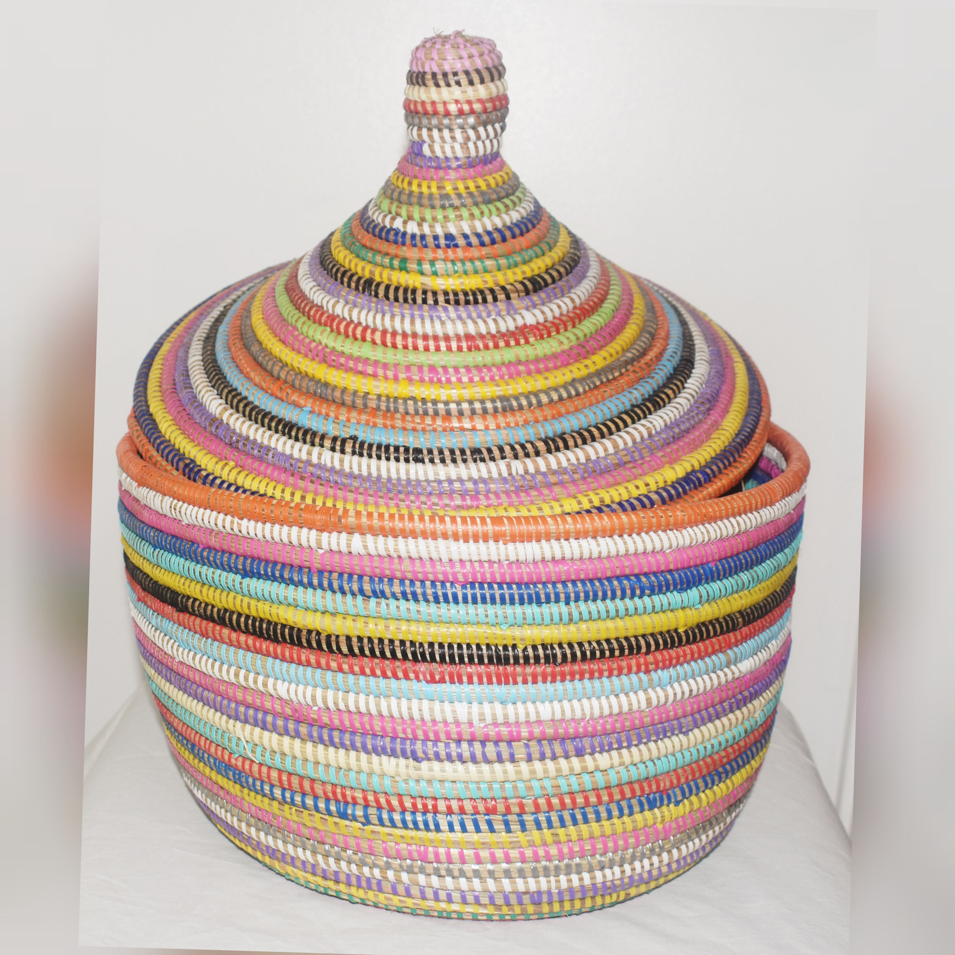 Woven Basket/ Panier Vannier