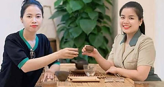 Quy Tran welcoming a guest at Trà Nôm community tea house in Da Nang