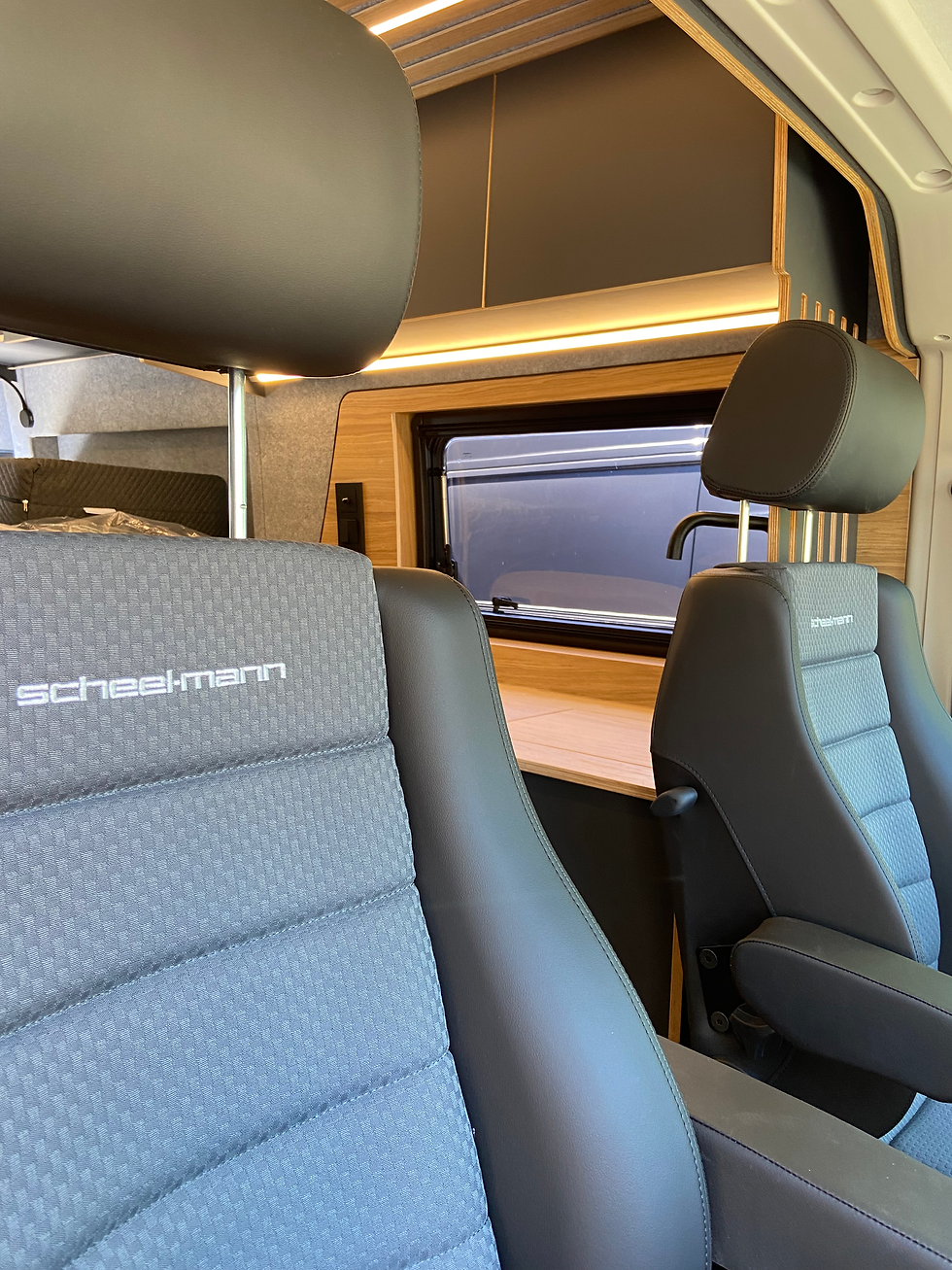 Thumbnail: Nachrüstsitz Scheelmann Vario F für TGE/Crafter, Sprinter und Ducato