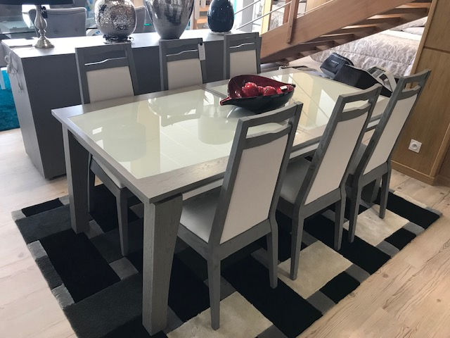 Table RE9 II et Chaises Muse