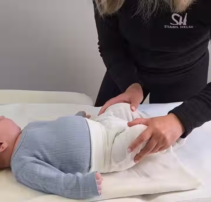 Behandling av favorittside hos baby med osteopat og fysioterapeut