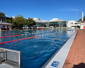 Hallen und Freibad Straubing mit Sauna nahe Résidence Blanc Suites in Rain bei Straubing