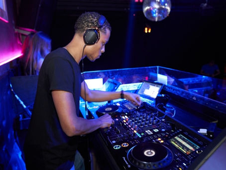 Arts entrepreneurship in the music industries