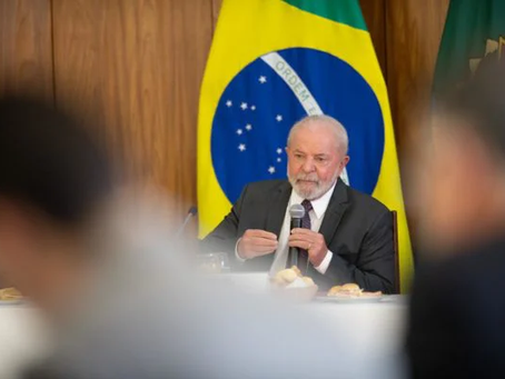 Lula anuncia aumento do salário mínimo e da isenção do IR em pronunciamento do 1º de maio
