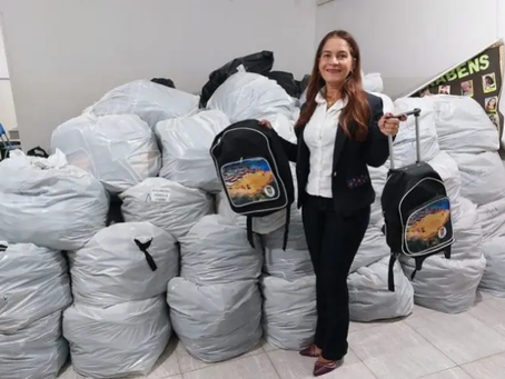 Secretaria de Educação de Glória(BA) entrega mochilas para alunos da rede municipal de ensino 