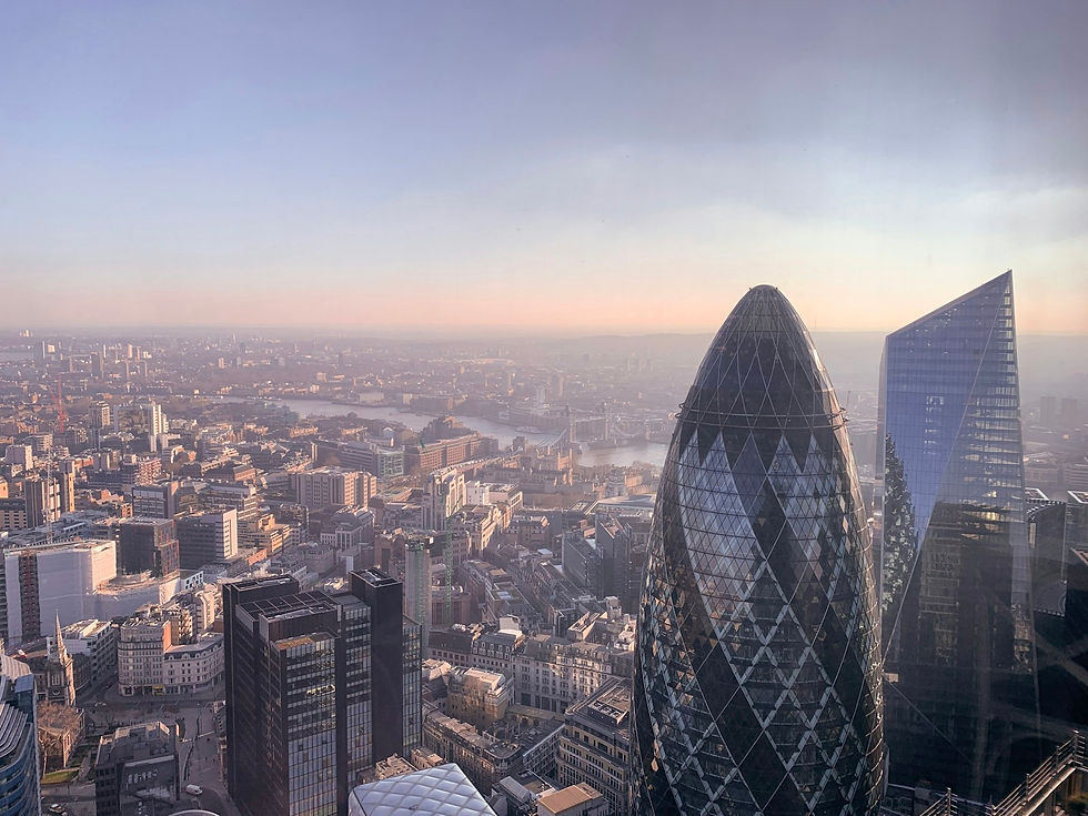 英国伦敦金融城建筑与泰晤士河