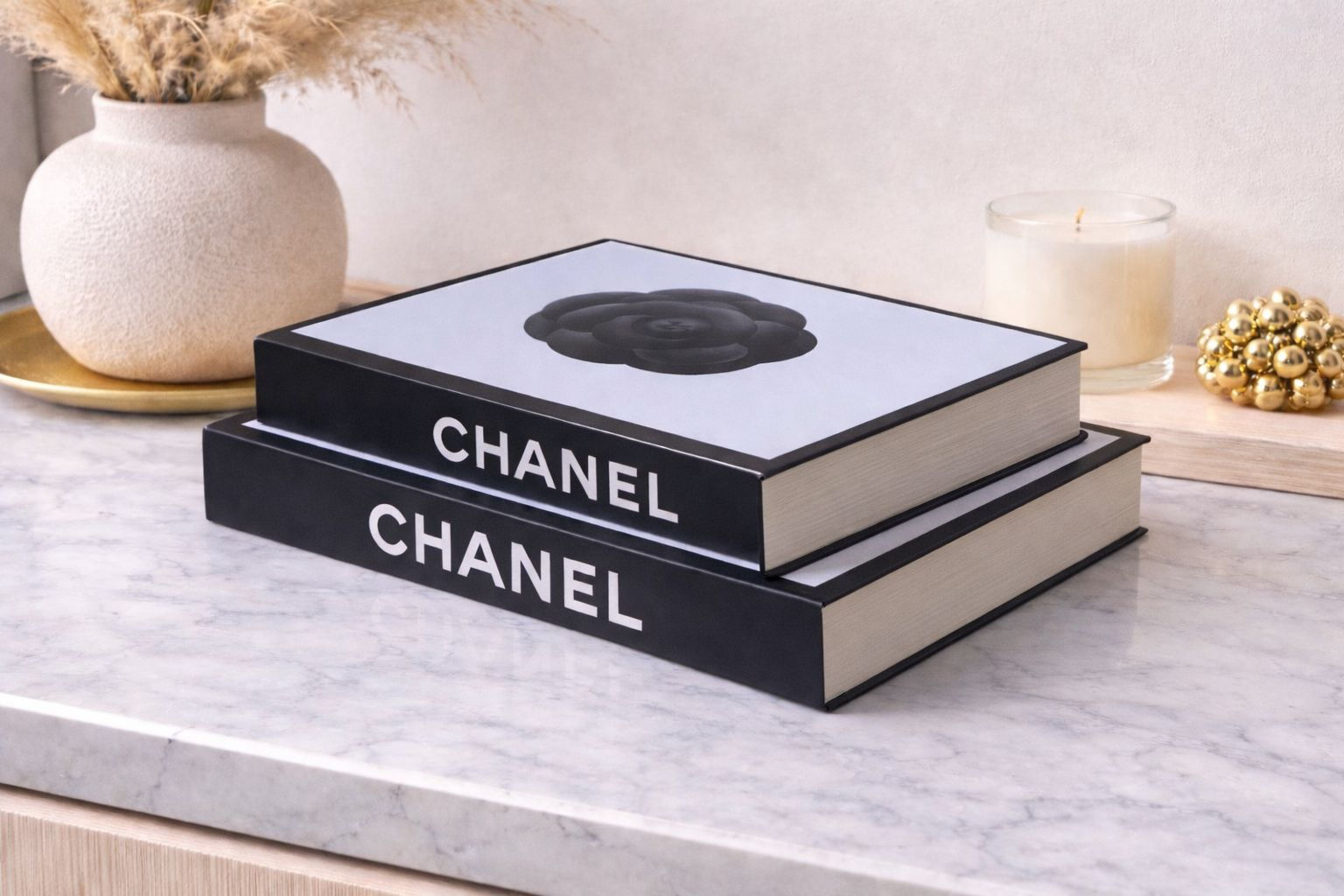 CAIXA LIVRO CHANEL FLOR NEGRA (PRETO/BRANCO) - 1UN
