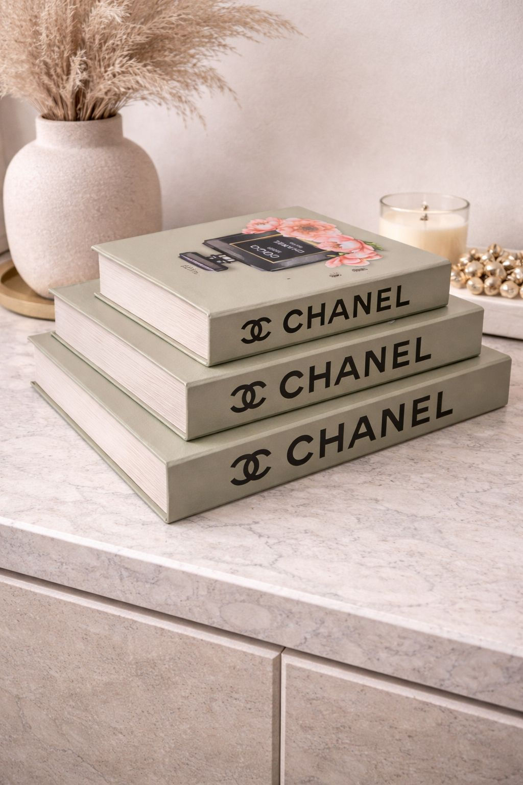 CAIXA LIVRO COCO CHANEL PERFUME E FLORES (BEGE) - 1UN