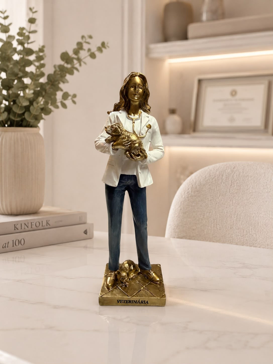 ESCULTURA VETERINARIA RESINA (DOURADO/AZUL/BRANCO) - 1UN