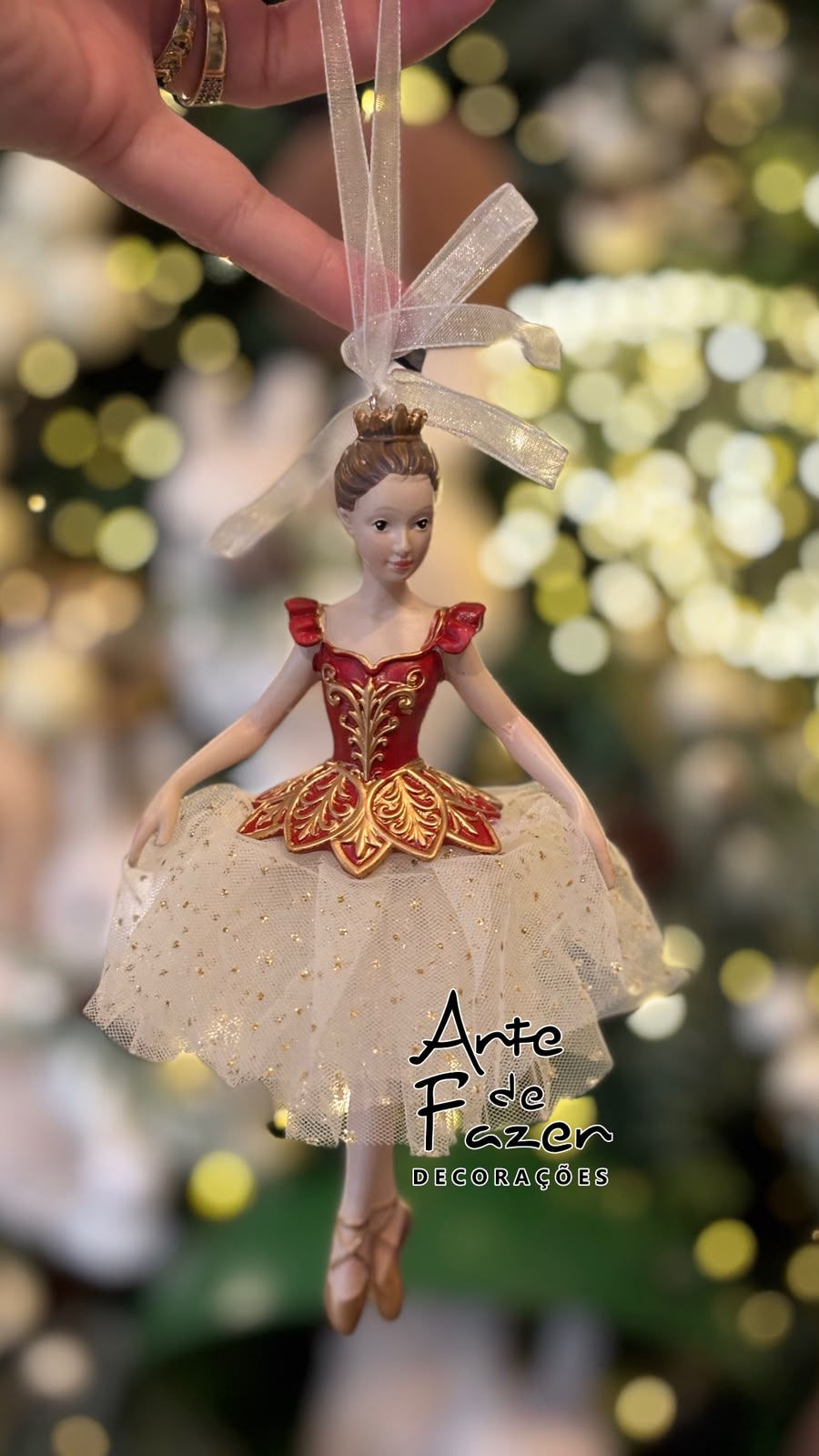 ENFEITE DE PENDURAR BAILARINA RESINA C/ SAIA DE TULE (VERMELHO) 18cm C/1 UN