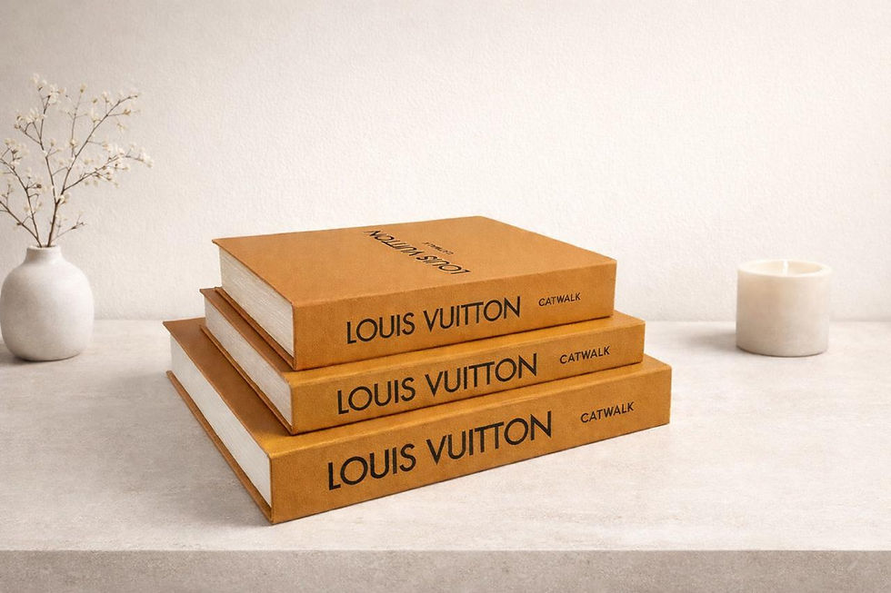 Miniatura: CAIXA LIVRO LOUIS VUITTON (CARAMELO) - 1UN