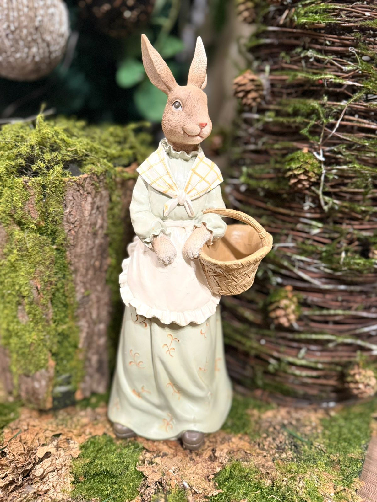 COELHA C/CESTA RESINA (BEGE/VERDE) - 1UN