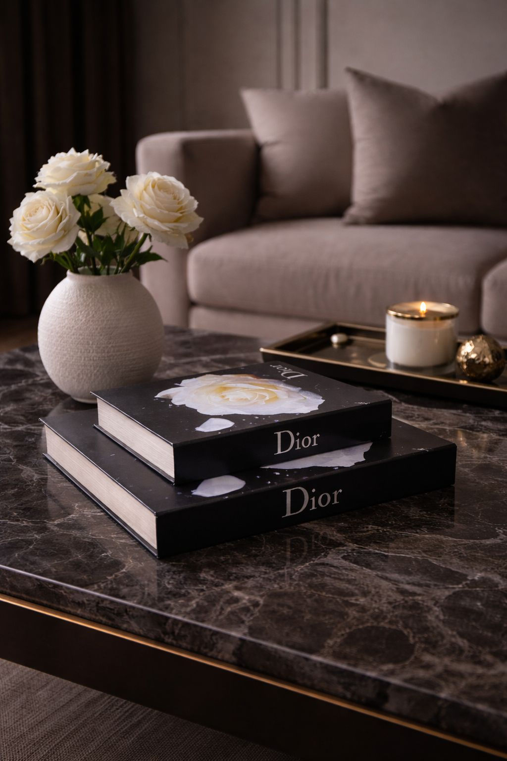 CAIXA LIVRO DIOR FLOR (PRETO/BRANCO) - 1UN