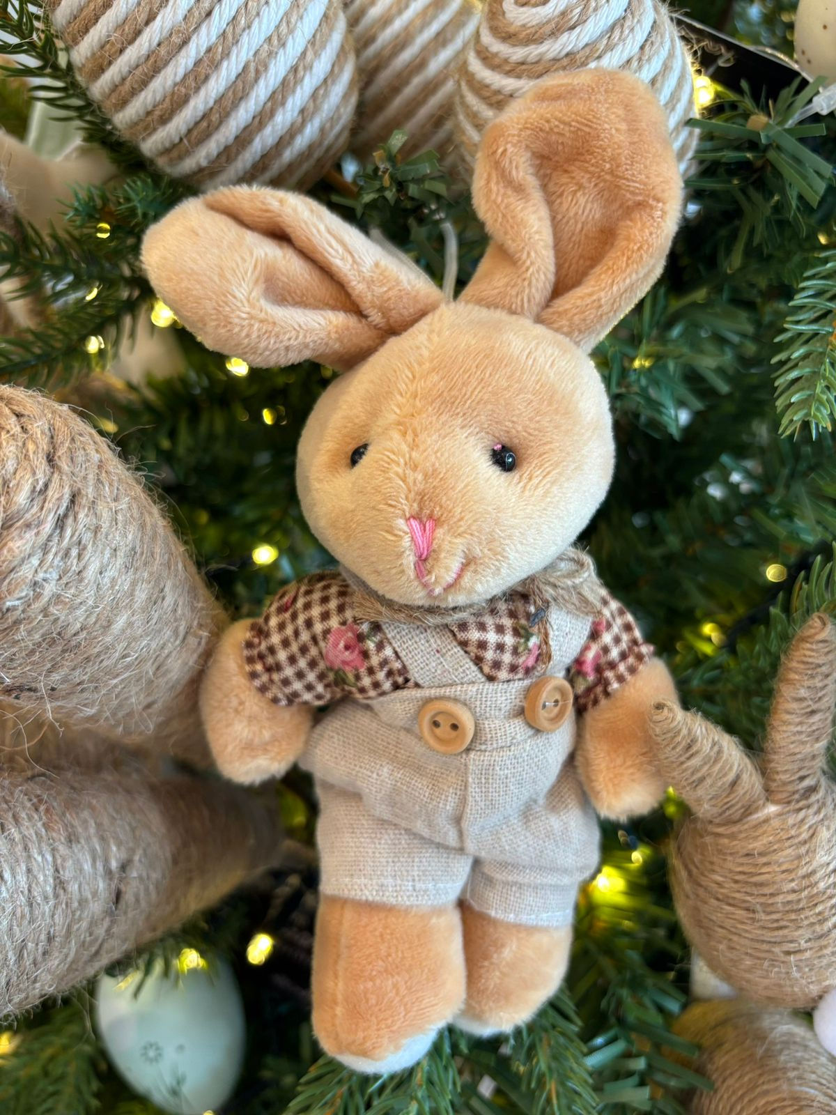 COELHO PELUCIA PENDURAR (BEGE/MARROM) - 1UN