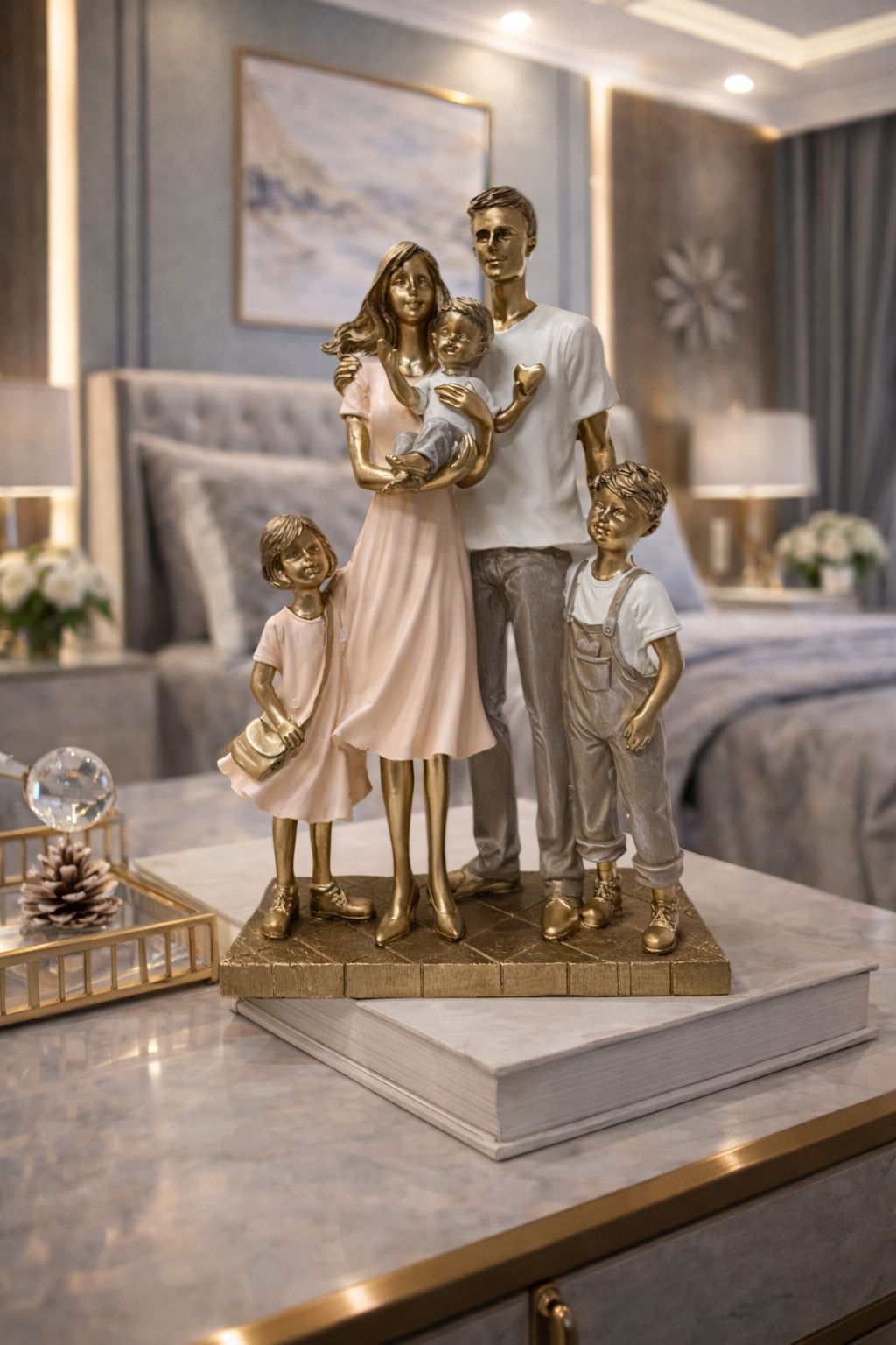 FAMILIA CASAL COM 3 FILHOS RESINA - 1UN