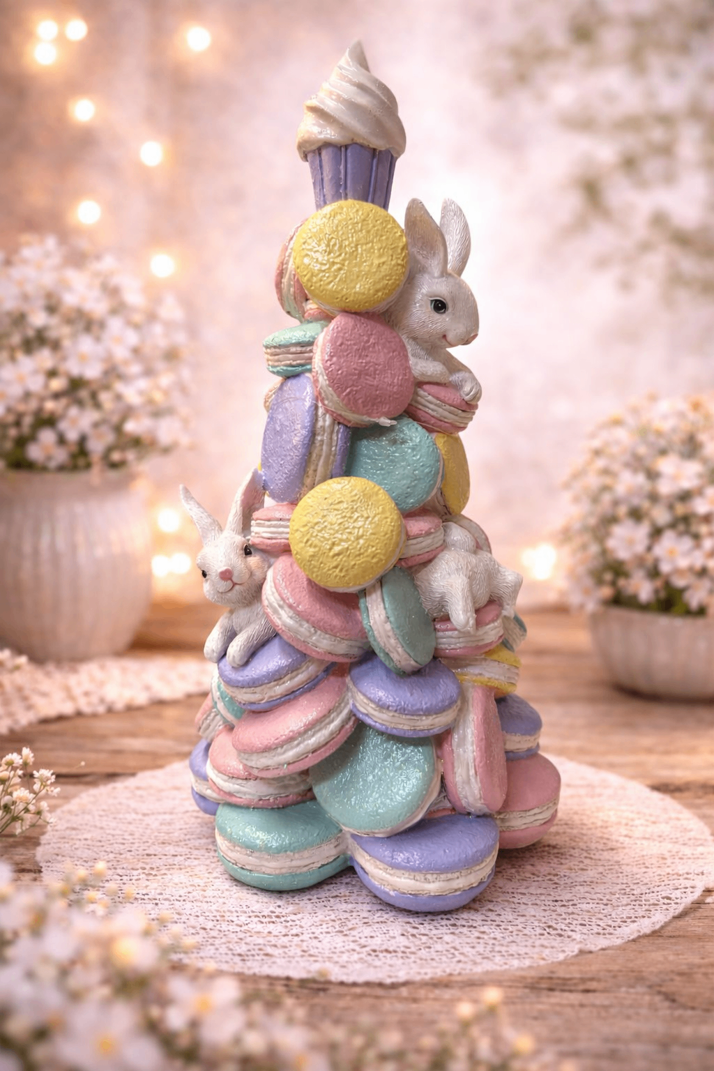 ARVORE MACARONS C/COELHOS RESINA (COLORIDO) - 1UN