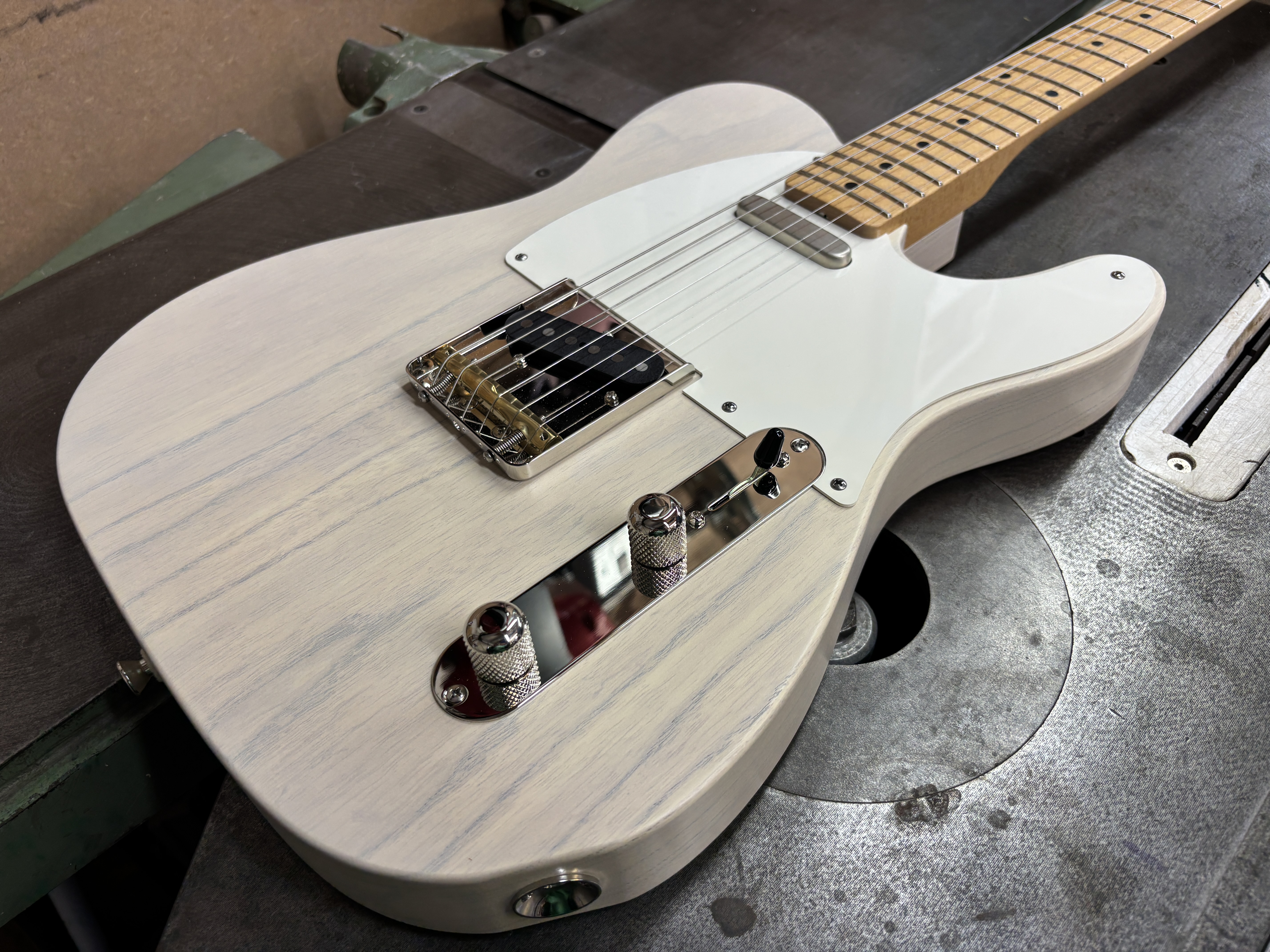 Thunderbolt 'T' by Probett Guitars