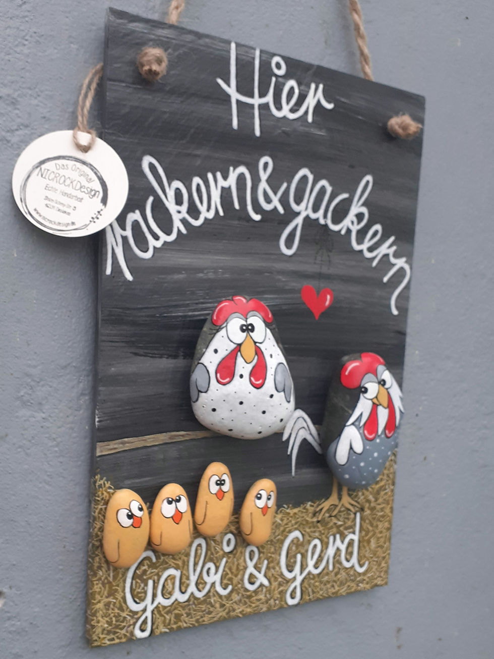 Miniaturbild: Schönes Türschild aus Schiefer "Hier rackern und gackern" Hahn, Huhn, Küken