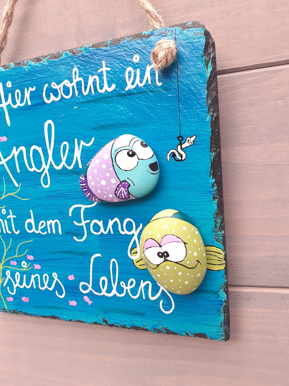 Miniaturbild: Deko-Türschild für Angler. Fische auf Stein gemalt.