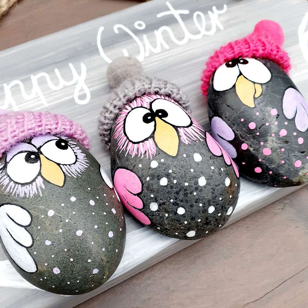 Miniaturbild: Winterl. Türschild Happy Winter, Eulen auf Stein + Strickmütze, ca 30x14