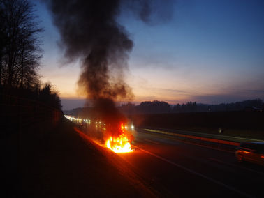 Brand-klein, auf der A7 FB Konstanz, Müllheim  Km 22.000, PW brennt