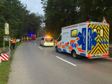 Strassenrettung, in Frauenfeld, Thurstrasse nachThurbrücke, Selbstunfall PW, Airbags ausgelöst, Rauch aus PW