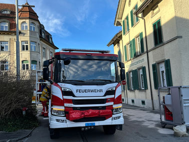 Technische Hilfeleistung, in Frauenfeld, Zürcherstrasse, grosse Ölspur auf der Strasse