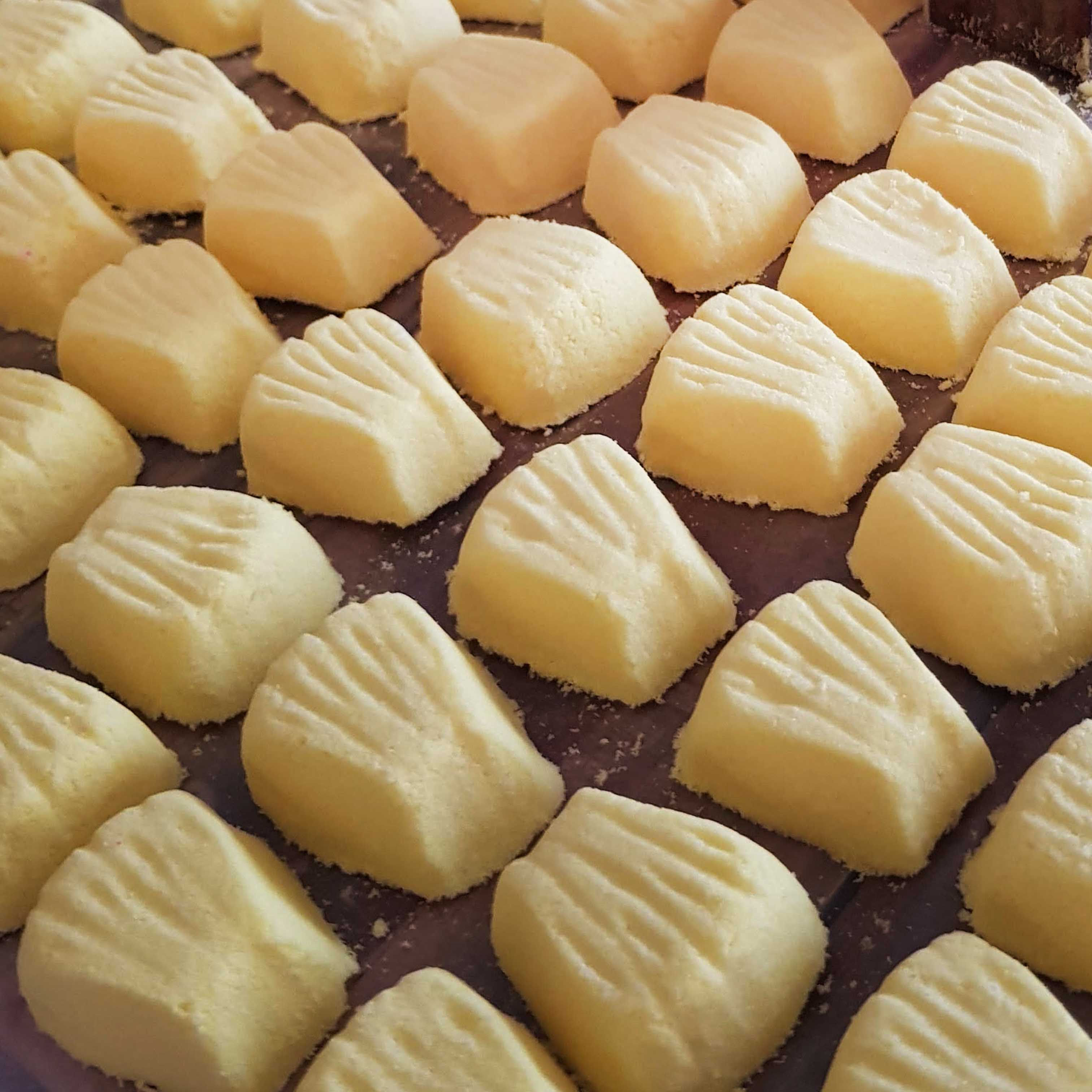 mini diced pineapple bath bomb