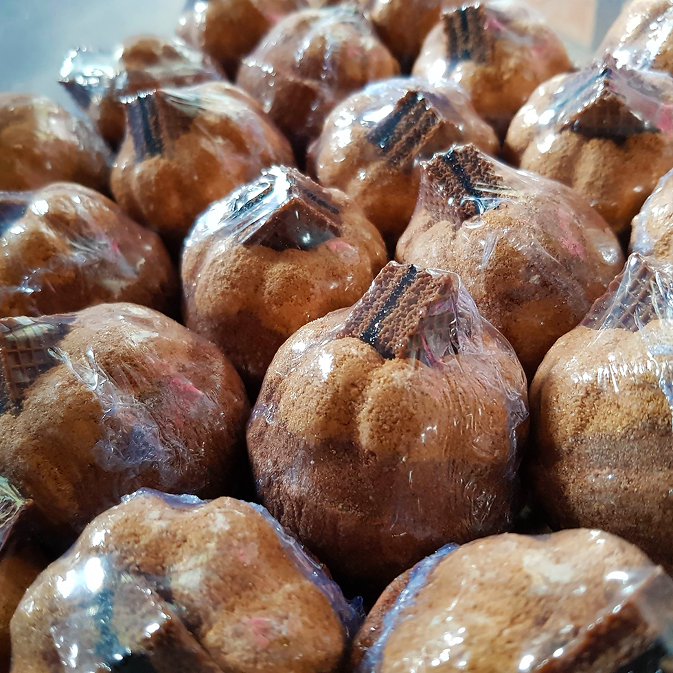Thumbnail: Chocolate fudge dessert bath bomb
