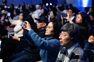 event audience taking pictures of the speaker