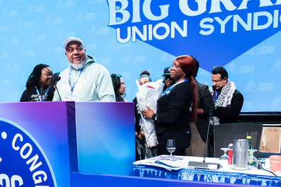 Retiree speaking at OPSEU Convention